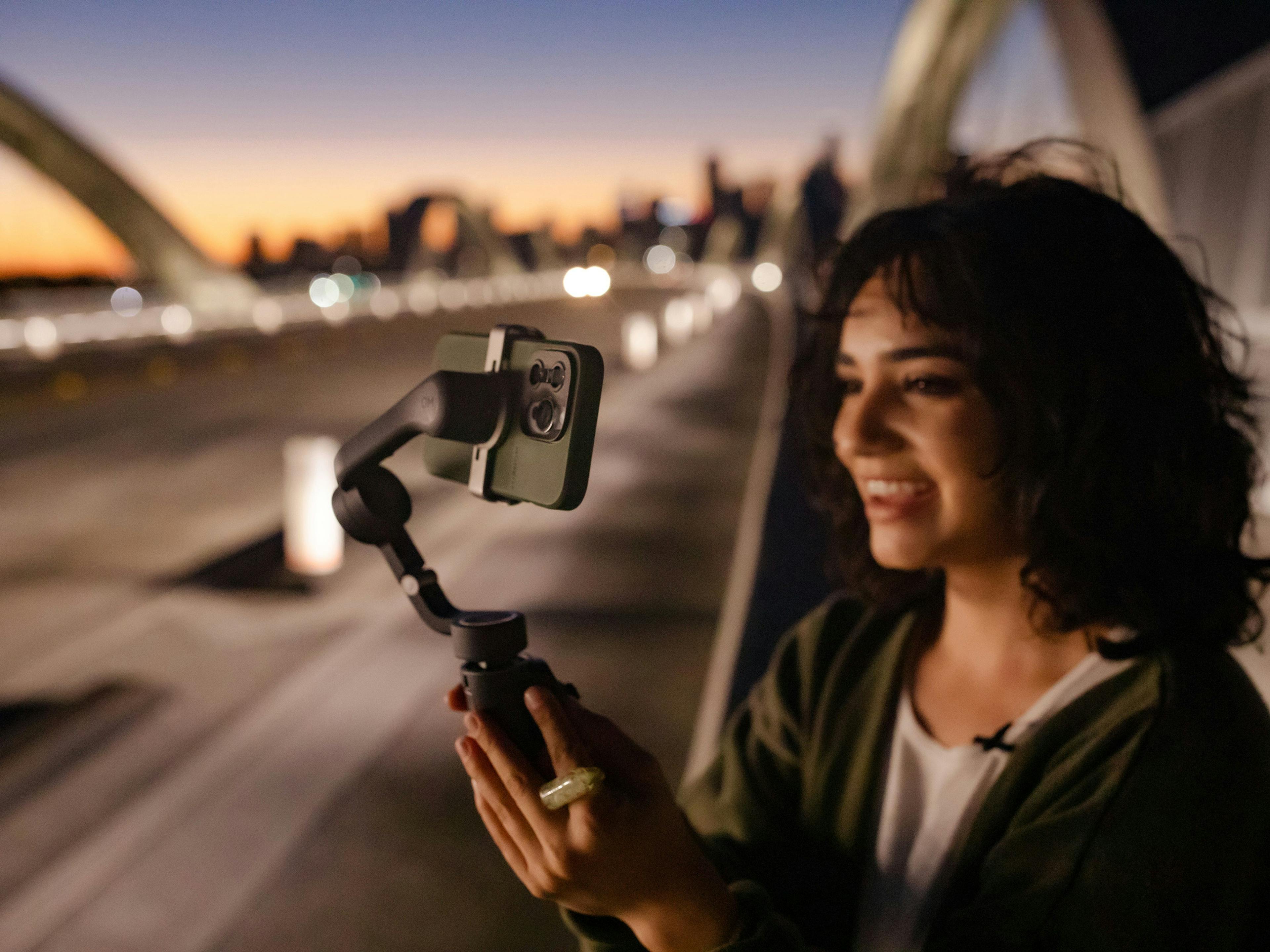 Mia shooting with the Osmo Mt.obile 6 in low light.